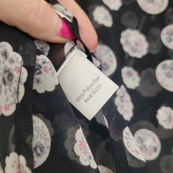 LC Lauren Conrad Semi Sheer Chiffon Black Floral Pleat Button Front Blouse XS - Picture 9 of 12